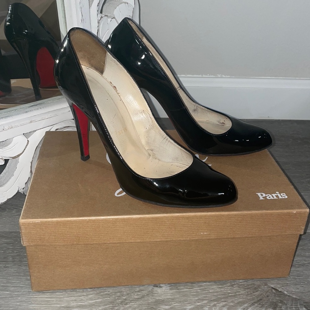 Louboutin decollete 100 patent